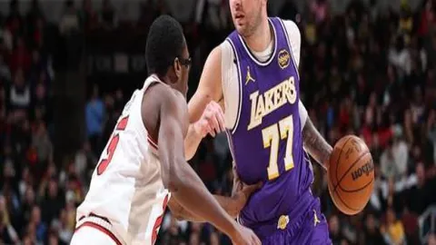 大乐透期号专家推荐：近11期质合分析，谁的底牌更胜一筹